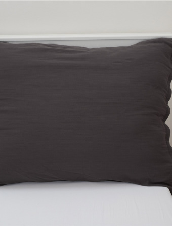 Mušelínová obliečka na vankúš 70 × 90 cm – Alexia sivé